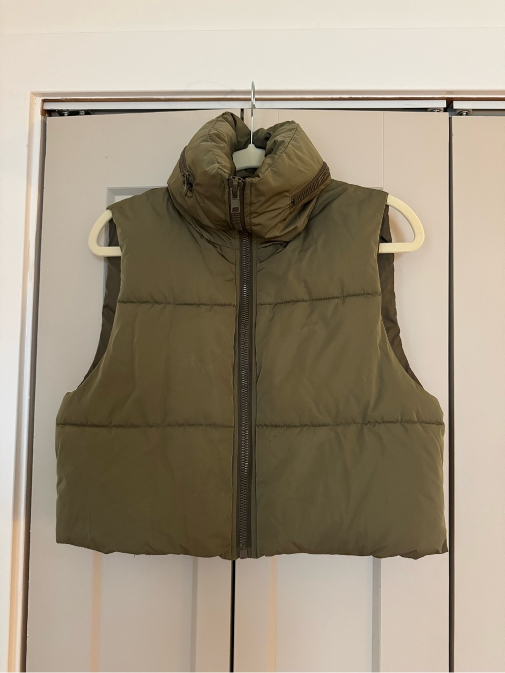 Boohoo Olive Puffer Vest with Packable Hood Small